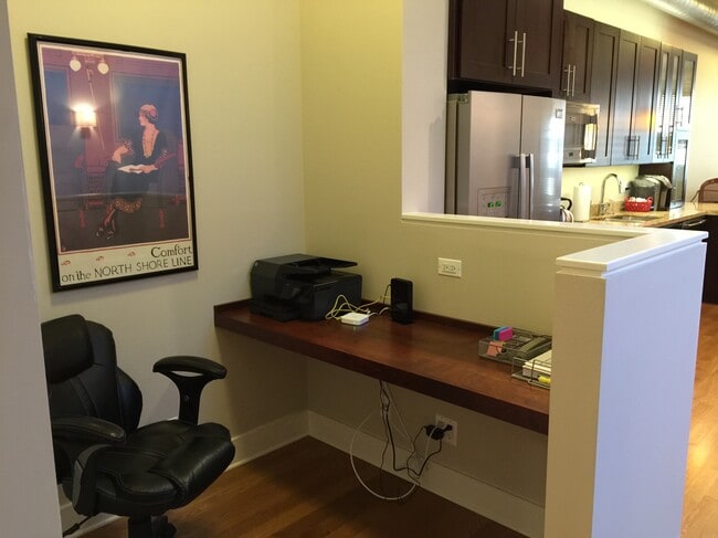 Study - 706 N Wells St Unit 2nd floor