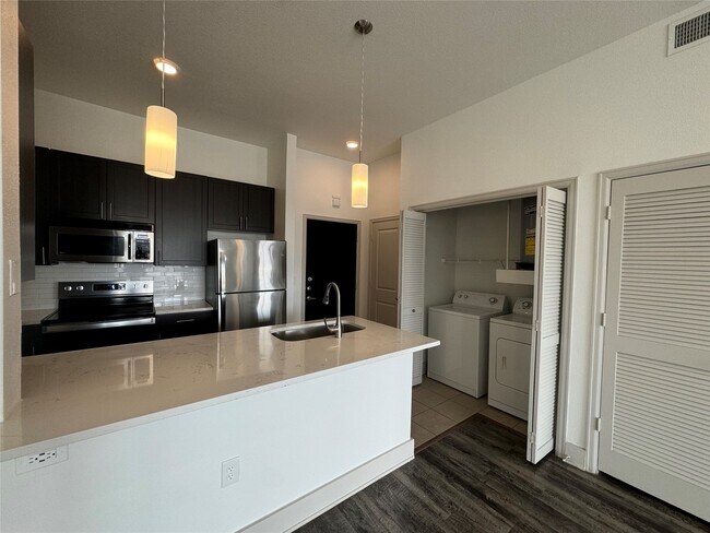 Photo - 2222 Smith St Unidad 4201