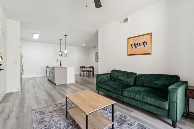 Building Photo - 6610 N 93rd Ave Rental