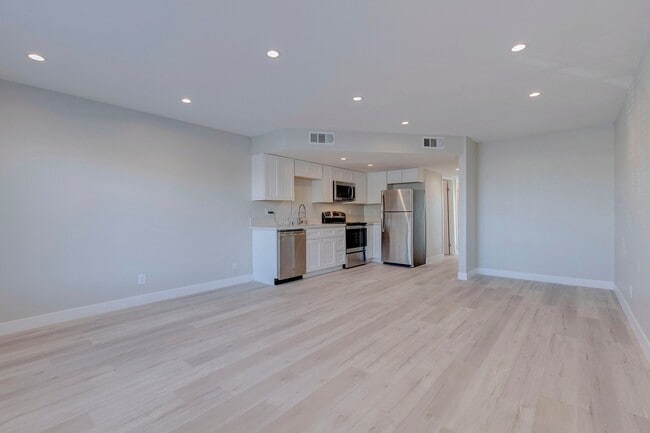 471 Rexford Dr Unit 2