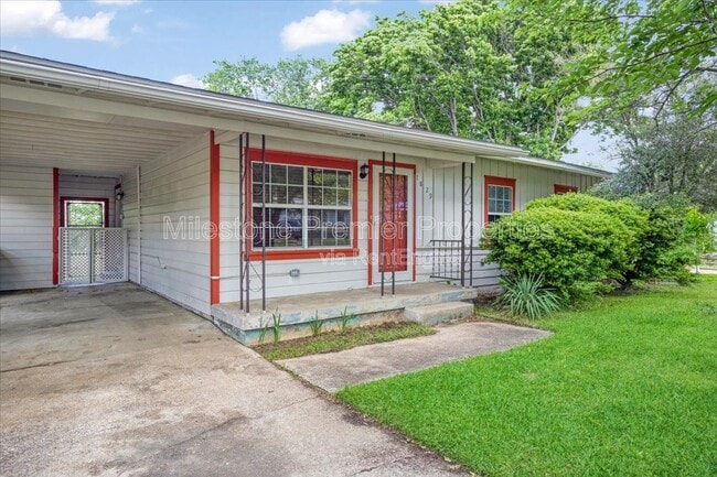 Photo - 1829 Ridgewood Rd