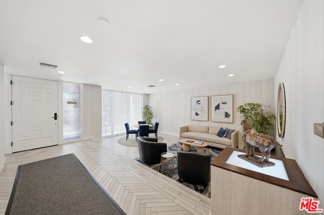 Building Photo - 141 S Linden Dr Unit 206
