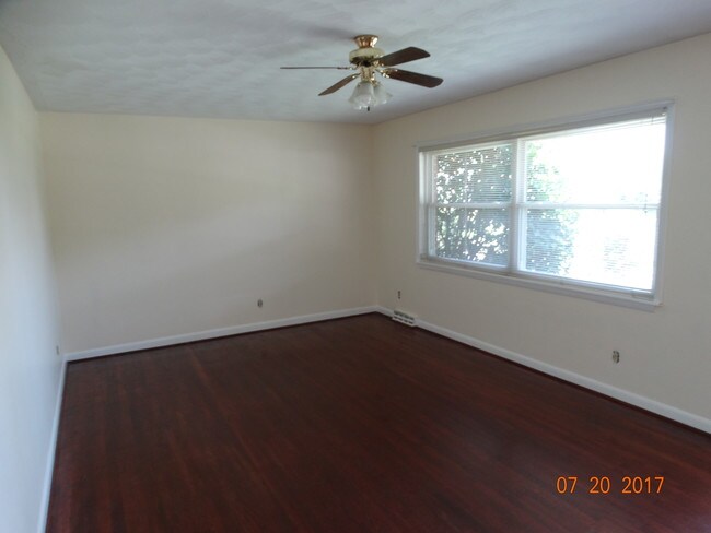 Den/Formal Area - 1433 1st Ave NW