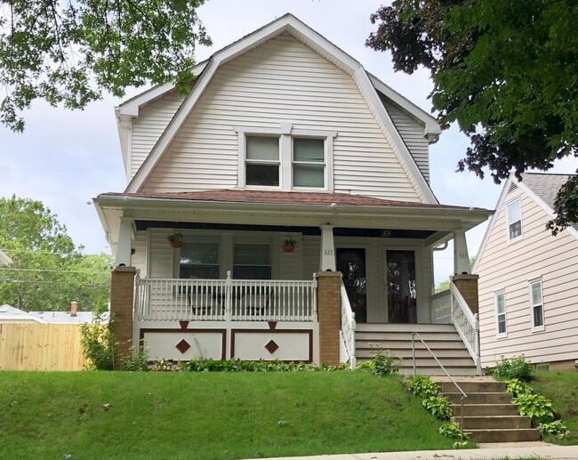 Building Photo - 623 S 60th St Unit 2nd Floor