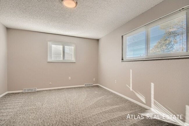 Photo - 886 S 11th Ave