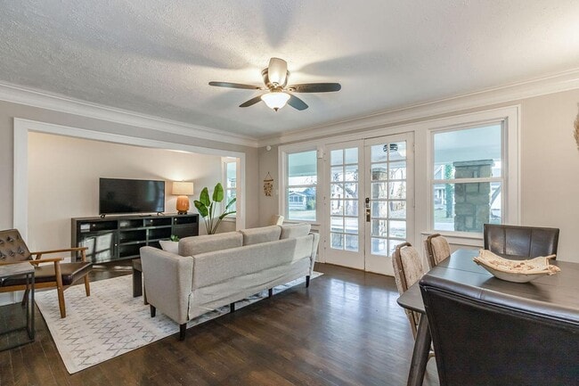 Photo - 710 E 86 Terrace