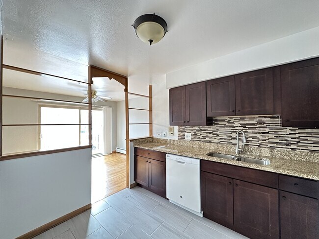 Photo - 1004 S River Rd Unidad 103