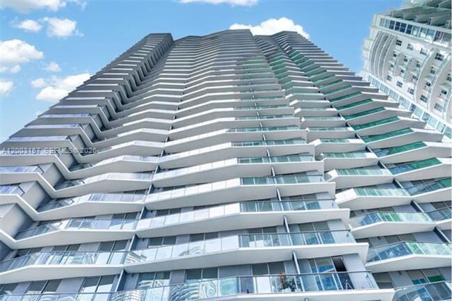 Photo - 77 SE 5th St Unidad 77 SE 5th St # 2705