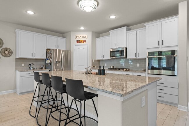 Building Photo - 5010 Aspen Rd