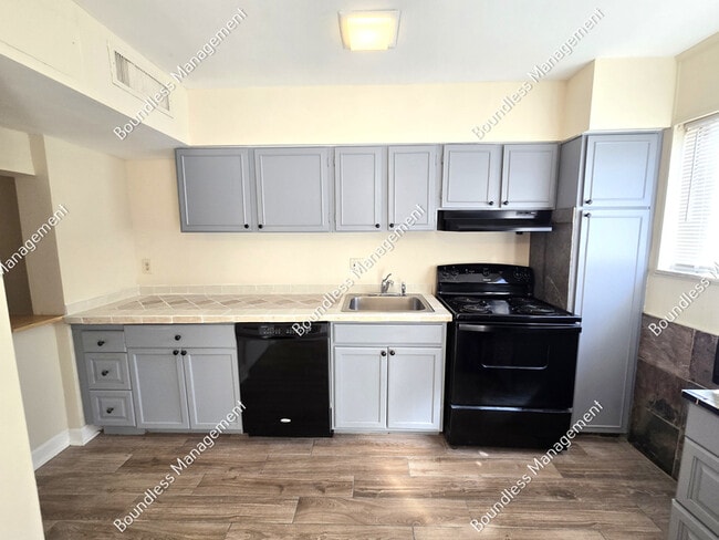 Photo - 3081 Colonial Way