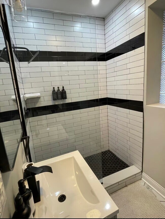 Photo - 1954 E 73rd Pl Unidad 1