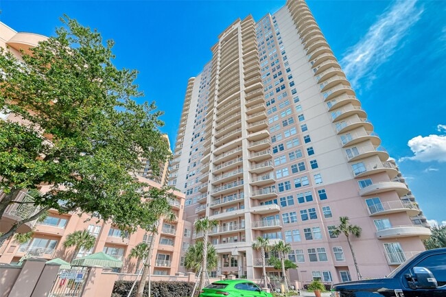 Building Photo - 3505 Sage Rd Unit 1206