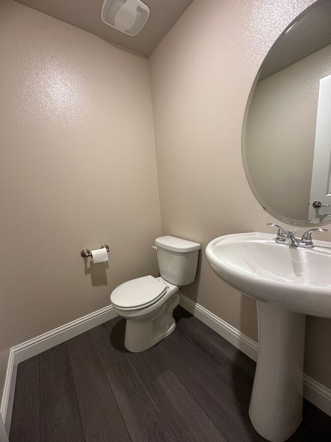 Photo - IMMACULANT 4 BEDROOM HOME 2.5 BATHROOM IN ...