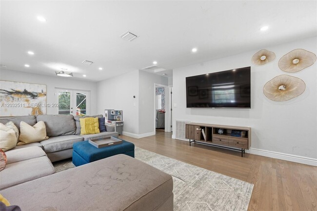 Photo - 608 SW 13th St