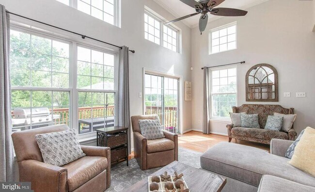 Photo - 423 Fort Hill Cir