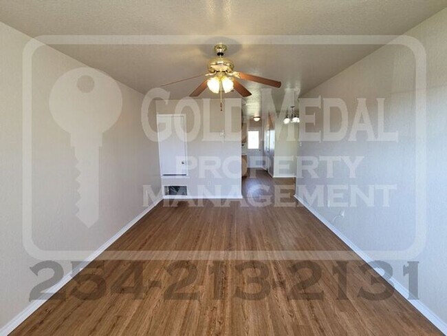 Photo - 106 Lark St