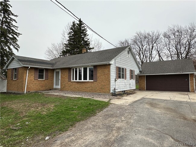 Building Photo - 2791 N Forest Rd