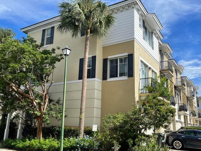 Photo - 552 NW 39th Cir