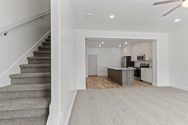 Building Photo - NT 3370