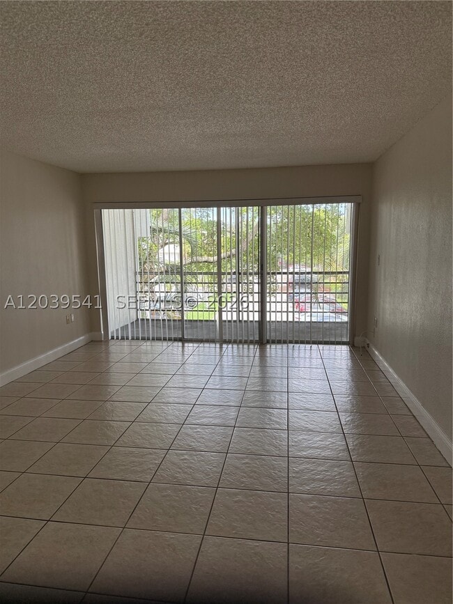 4205 N University Dr Unidad 309