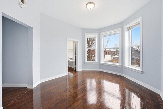 Photo - 7242 S May St