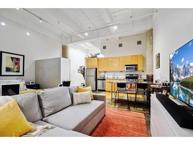 Building Photo - 700 N Washington Ave Unit 207