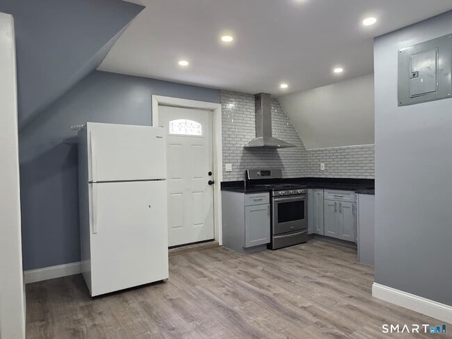 979-981 Hancock Avenue Unit 3