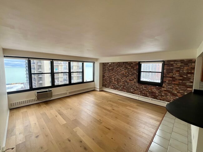 Building Photo - 6030 N Sheridan Rd Unit 1002