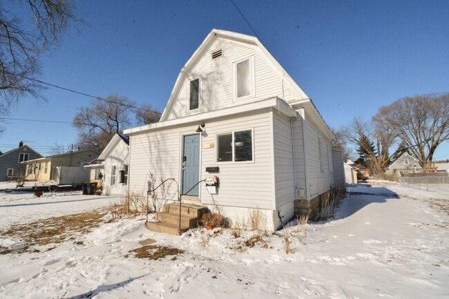 Building Photo - 19 12th St NW Unit 2