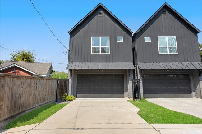 Photo - 7033 Avenue L
