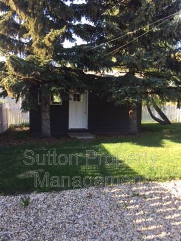 Photo - 9221-9111 111 Ave