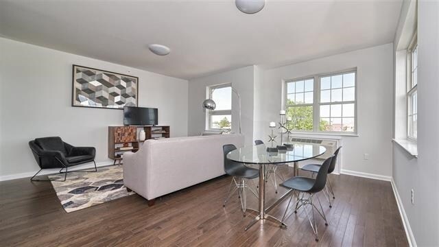 Photo - 304 Broadway Unidad 303