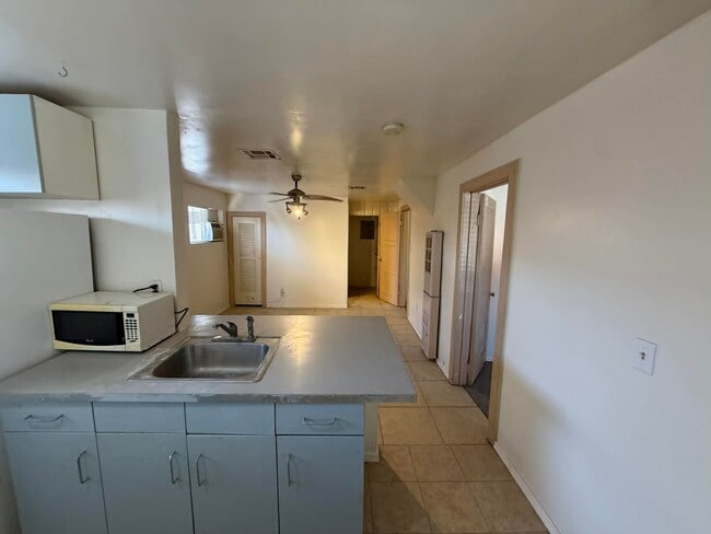 Photo - 1137 E Adelaide Dr