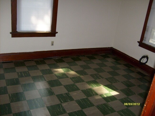 Photo - (518) - 819-821 E. Gorham Street Unidad 821