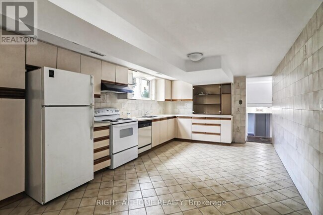 Photo - 16 Kingsdown Dr