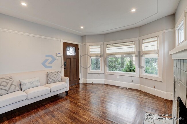 Photo - 5624 Market St