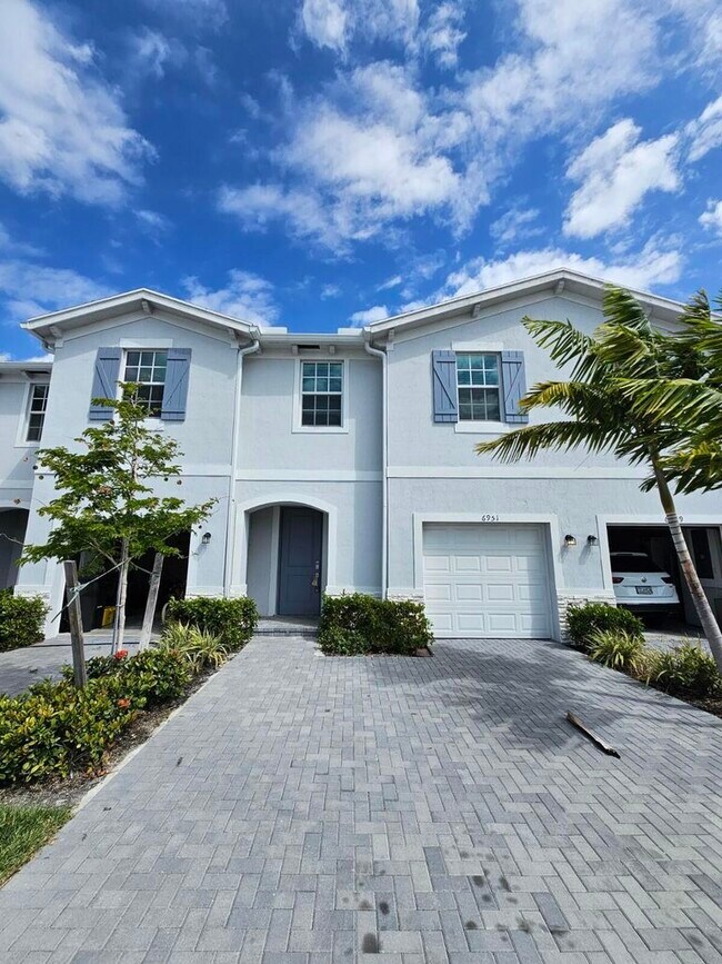 Photo - 6951 Harbours Edge Ave