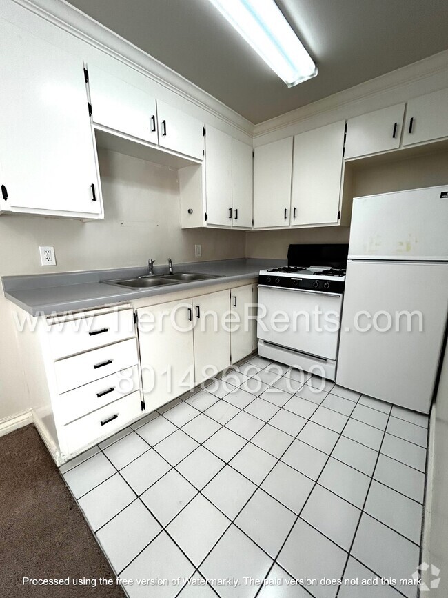 Building Photo - Move-in special: $500 off First months rent Unit 2900-4 Rental