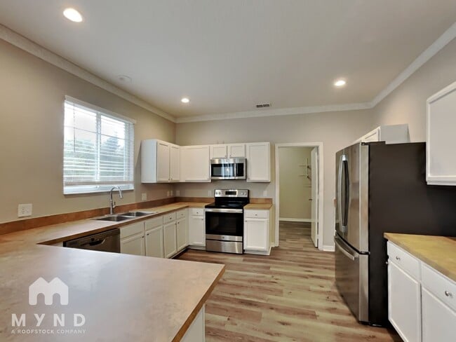 Photo - 2943 Lyndscape St