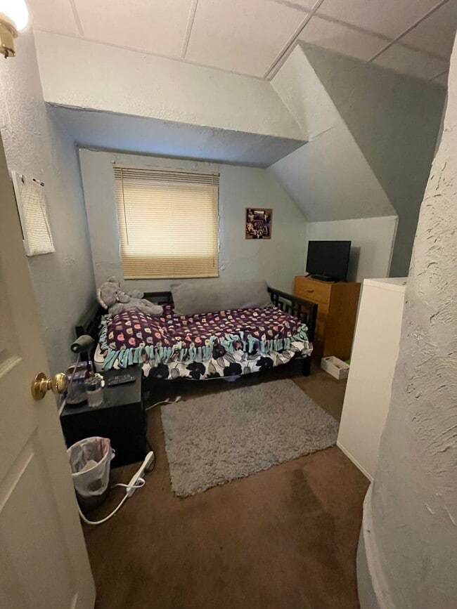 Building Photo - 2 Bedroom Apartment Near UW-La Crosse and ... Unit 7