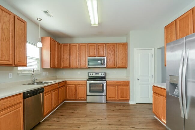 Photo - 295 Stobhill Ln