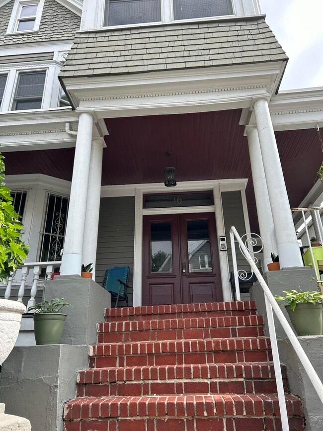 Building Photo - 16 46th St Unit 5