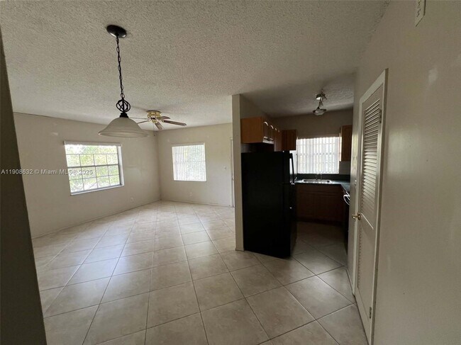 Photo - 4140 Woodside Dr Unit 207