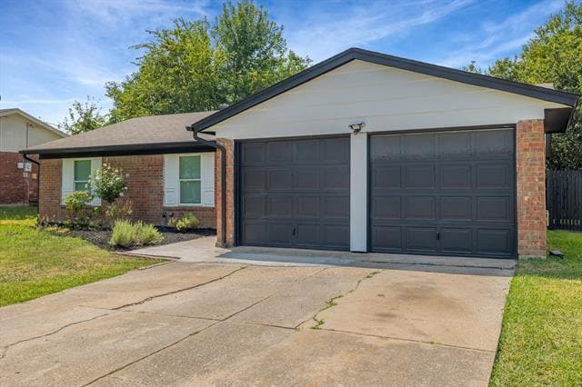 Photo - 602 S Waxahachie St
