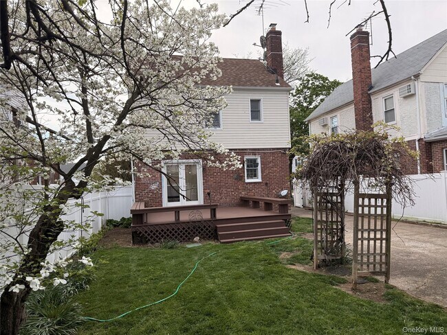 Photo - 69-21 182nd St