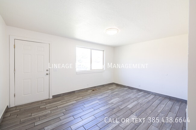 Building Photo - 1223 Emery-B Rental