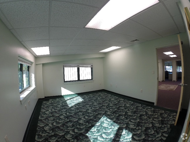Building Photo - 55 US Route 1 Byp Unit Executive Rental