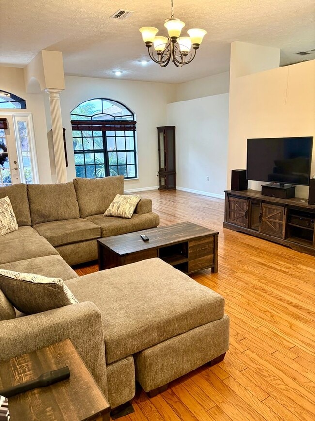 Photo - Beautiful 4bed/2bath Pool Home on Conservation Lot