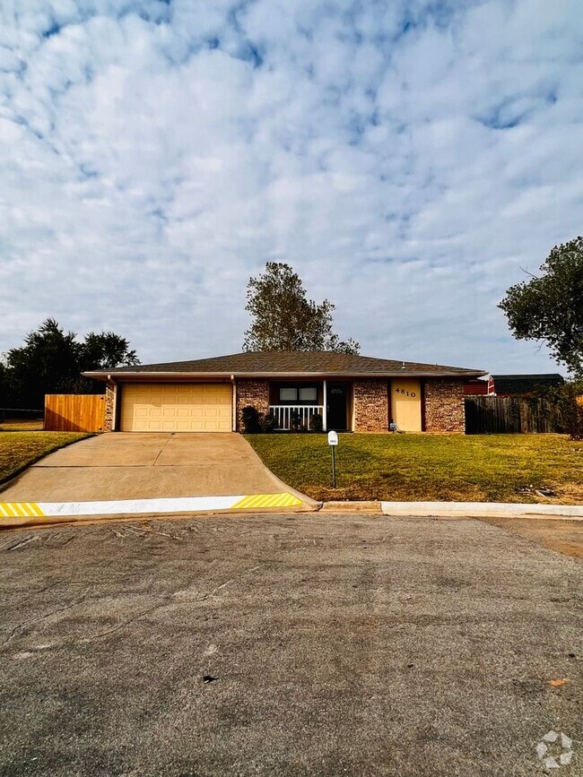 Building Photo - Cul-De-Sac location Rental