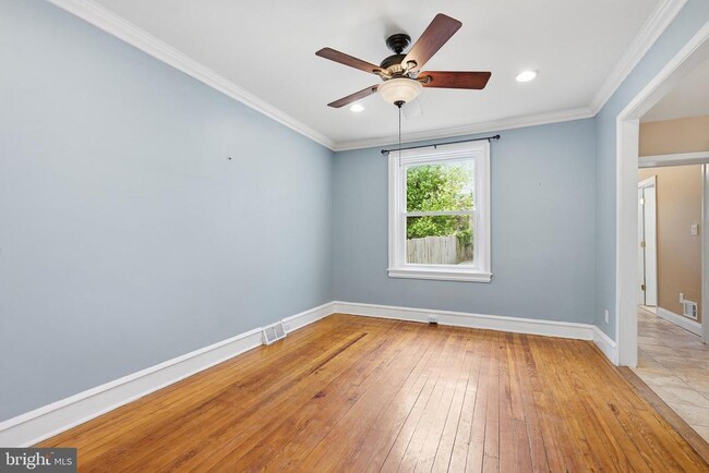Photo - 406 W 20th St